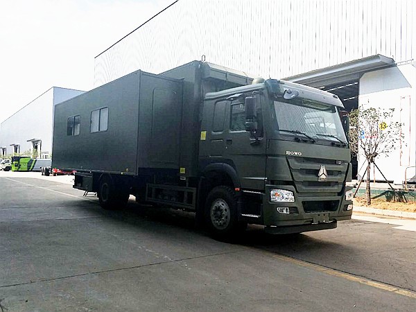 重汽24人后單橋宿營(yíng)車