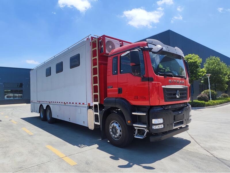 重汽帶淋浴間宿營(yíng)車