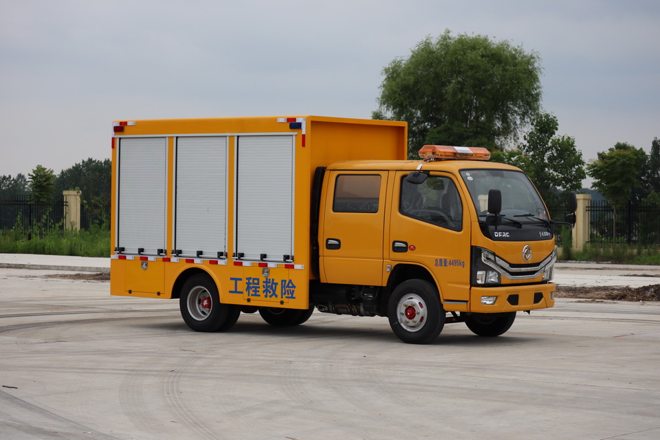 藍(lán)牌東風(fēng)雙排救險(xiǎn)車