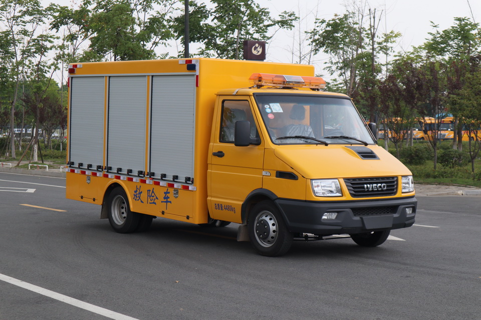 依維柯電力搶修專用救險(xiǎn)車