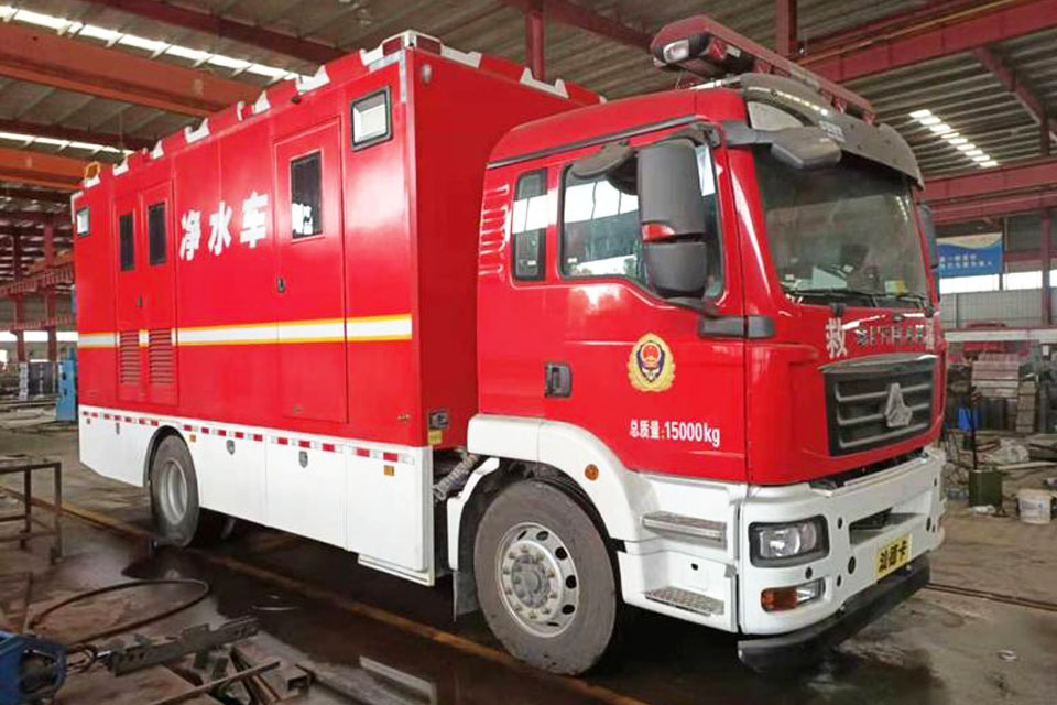 國(guó)六重汽豪沃凈水車