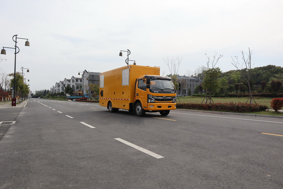 國六東風多利卡電源車.jpg