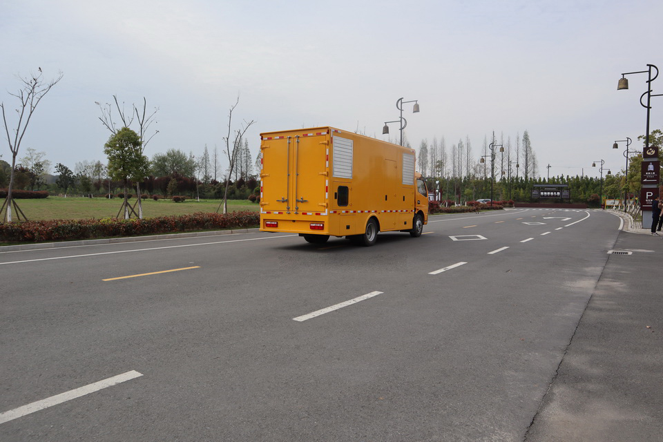 國六東風多利卡電源車2.jpg
