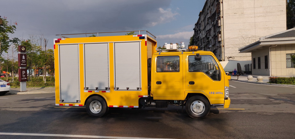 五十鈴雙排救險車1.jpg