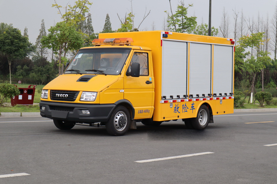 依維柯搶險車2.JPG