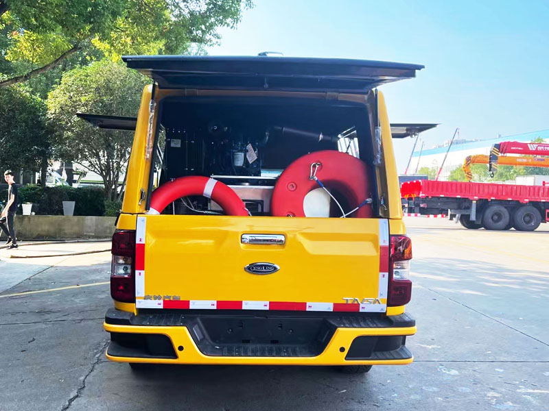 800X600福田皮卡救險車2.jpg